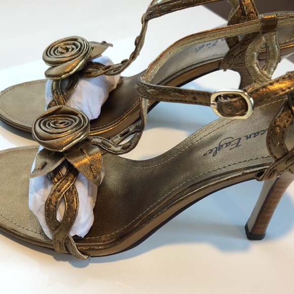 Vintage Metallic Bronze Kitten Heels - Picture 11 of 13